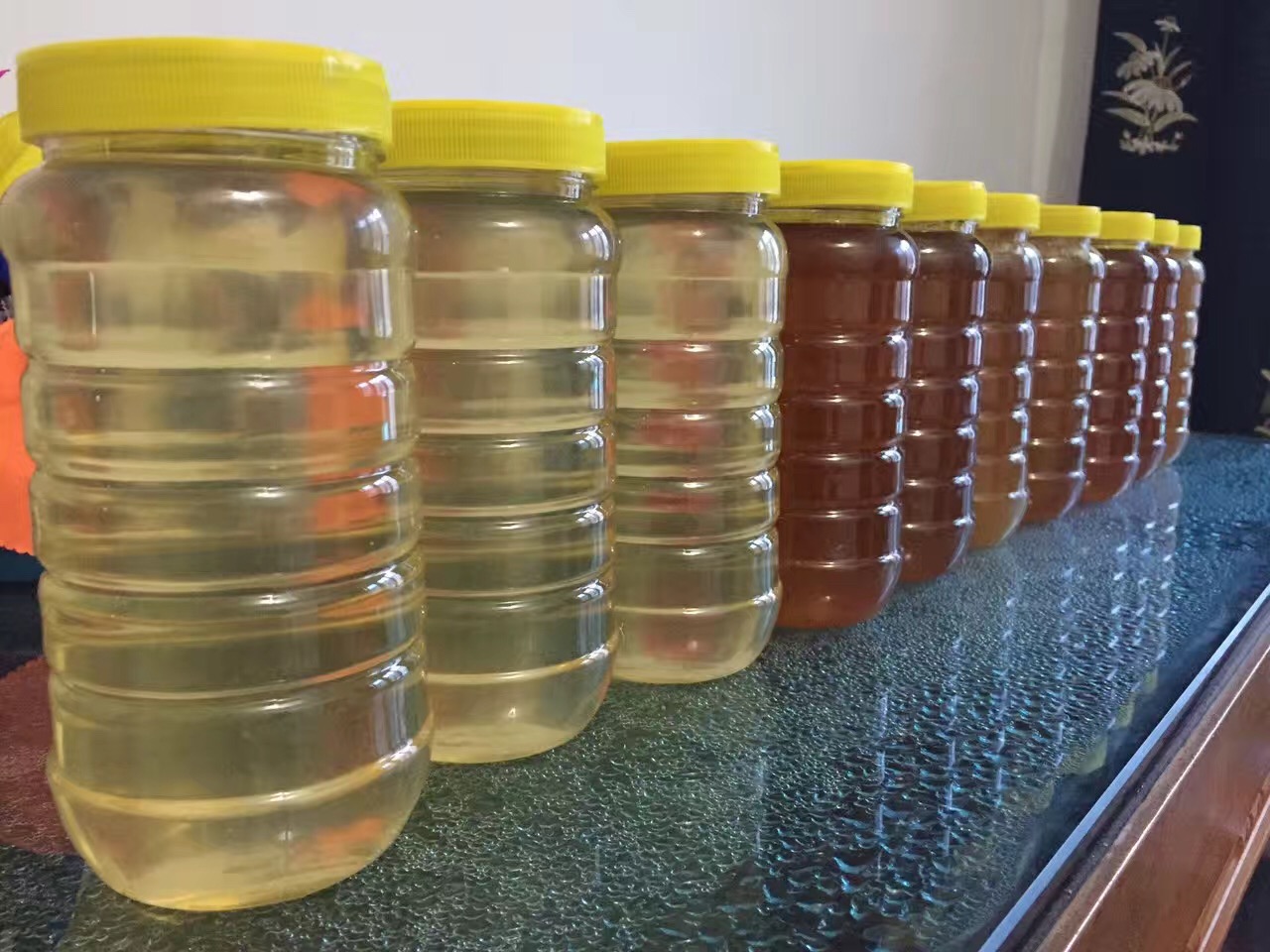 Shaanxi Fuping dry mountain slopes Baihua honey farmhouse self-produced self-selling liquid acacia honey 2 catties