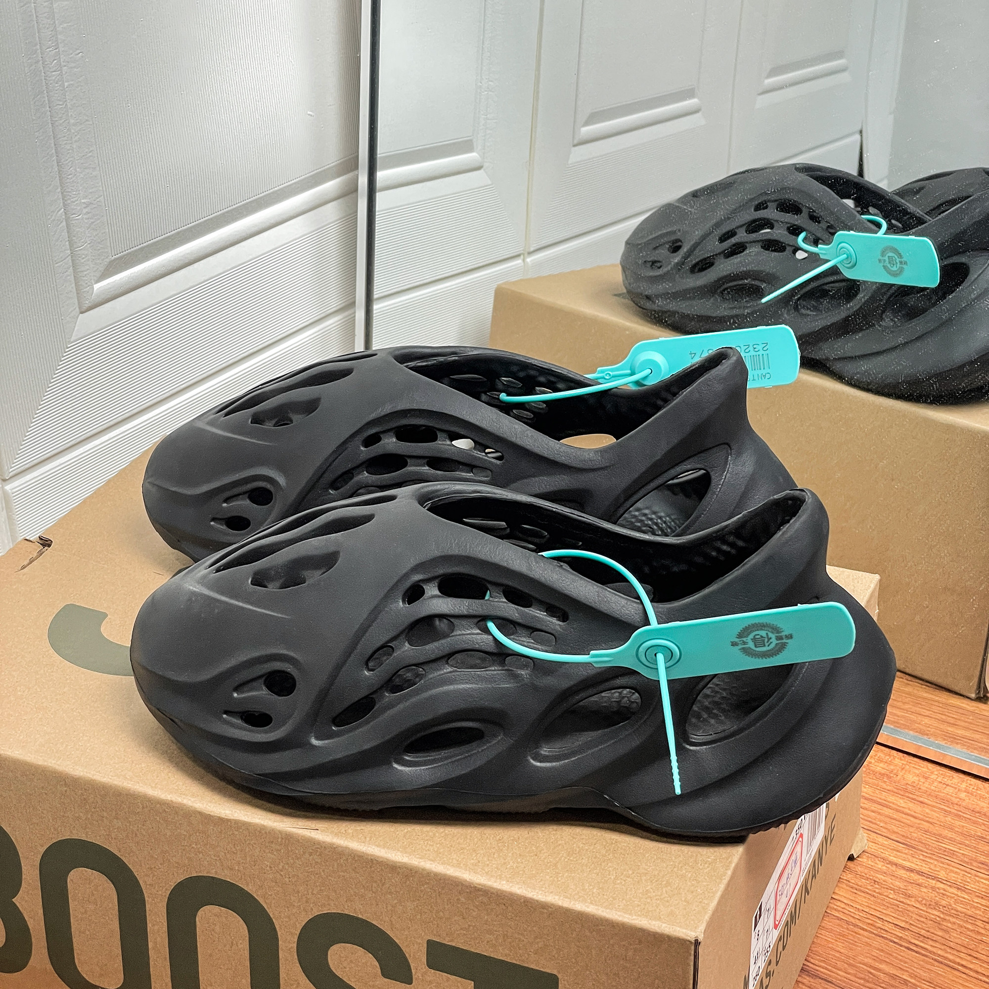 yeezy sandals crocs