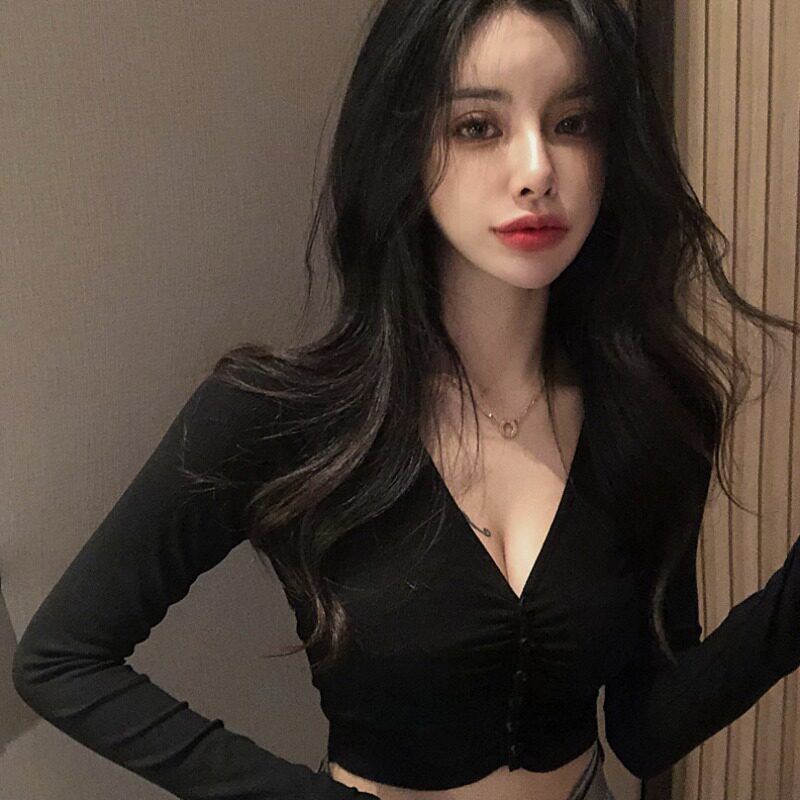 Vanya Black Black Down 2023 Spring and Autumn Sexy V - collar Short Waist Knitted T - shirt