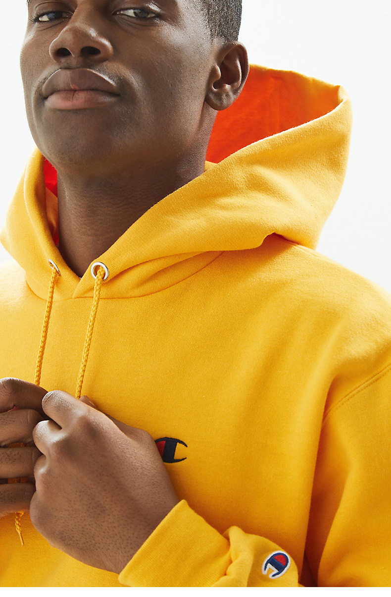 Champion Champion thêu trùm đầu áo len cao cổ của nam giới thể thao Hoodie UrbanOutfitters độc quyền