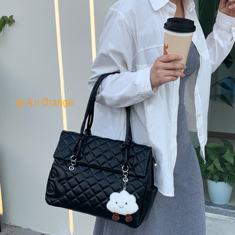 An Orange Women's Bag with Large Capacity, High-End Feel, Quilted Single-Shoulder Tote Bag, Simple and Versatile Backpack, Commuter Crossbody Bag An Orange Women's Bag with Large Capacity, High-End Feel, Quilted Single-Shoulder Tote Bag, Simple and Versatile Backpack, Commuter Crossbody Bag