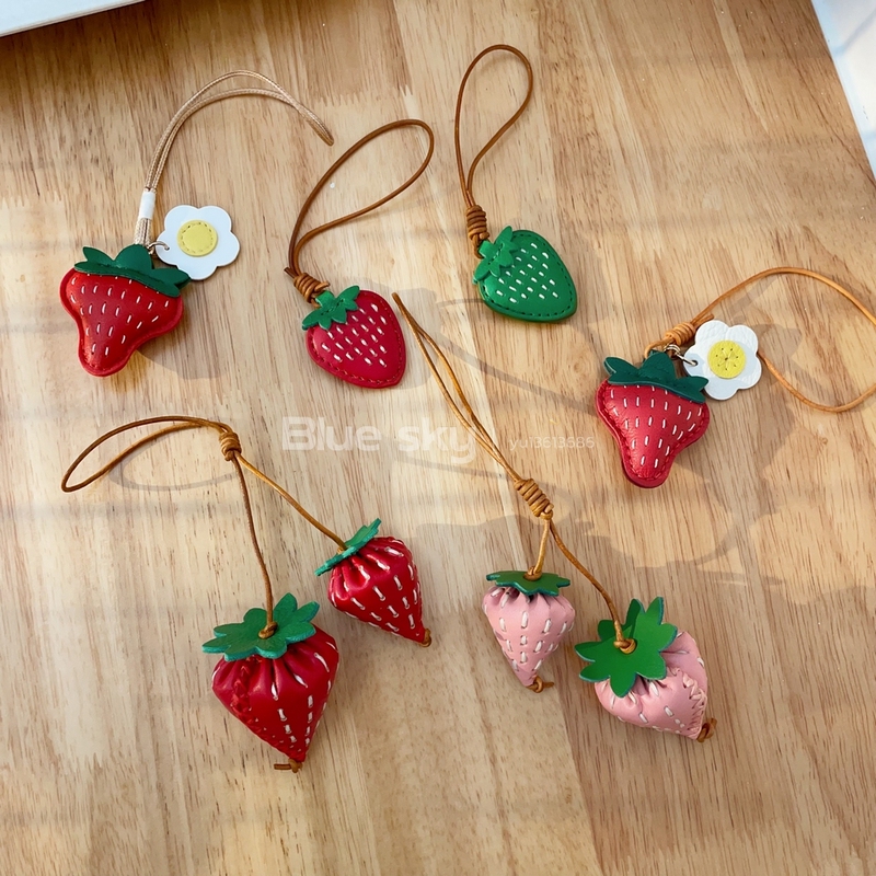 Hand-Sewn Leather Strawberry Bag Charm Keychain Cherry Pendant Cute Car Decoration Trendy Cool Personalized Creative