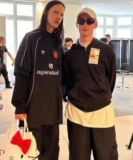 Значок с буквами, футбольная форма для отдыха подходит для мужчин и женщин, осенний, с вышивкой, короткий рукав, оверсайз