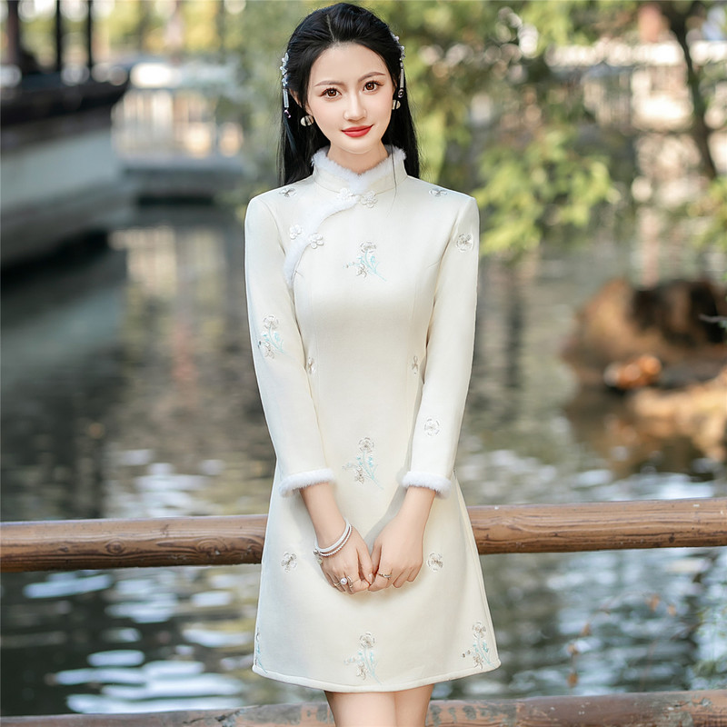 Winter Cheongsam Dress, New Chinese Style Women's Clothing, Slim Fit Long-Sleeved Short White Dress for Petite Women, Autumn and Winter Dress