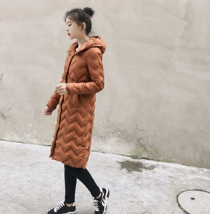 2018 mùa đông mới dài áo khoác cotton nhẹ phiên bản Hàn Quốc của bộ đồ cotton mỏng giảm béo với áo khoác cotton thắt eo áo khoác mũ lông nữ