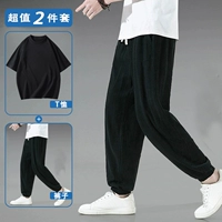 Черная футболка