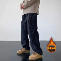 Черный бархатный и толстая модель