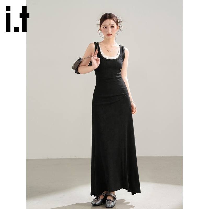 It's a Unique American-Style Two-Piece Vest Dress for Women with a Unique Design, Sleeveless Camisole Dress with a Cinched Waist and Long Skirt