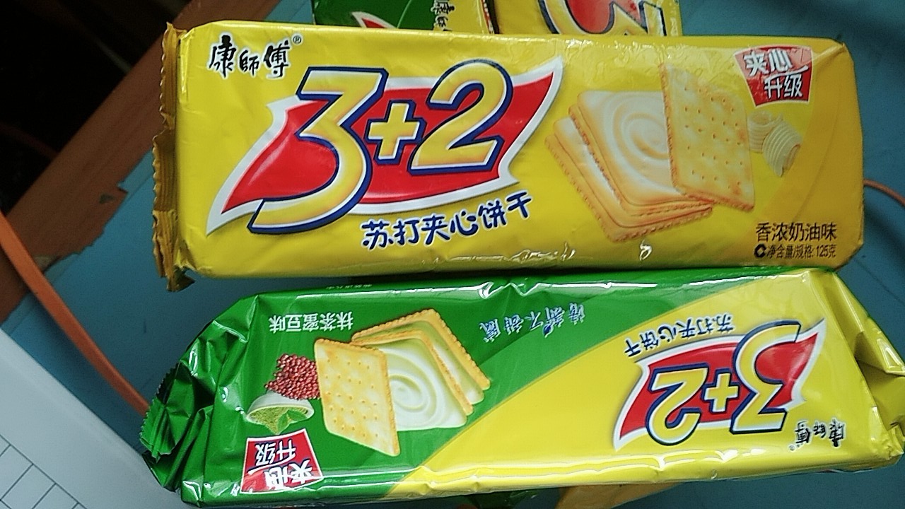 康师傅3+2夹心苏打饼干,早餐标配!