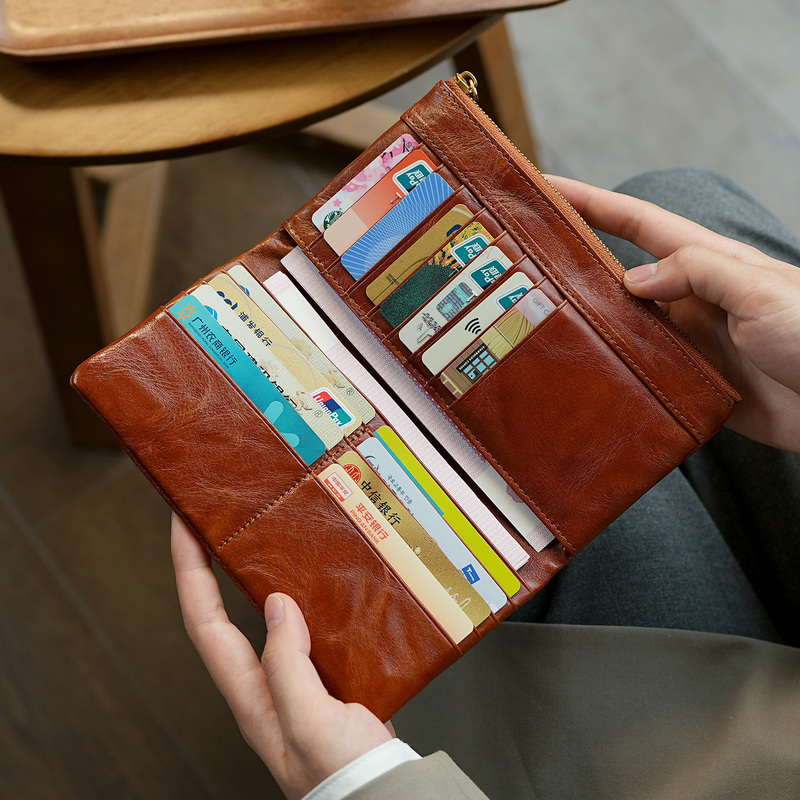 2026 Retro Genuine Leather Women's Long Wallet with Large Capacity, Multiple Card Slots, First Layer Vegetable-Tanned Cowhide Handbag with Magnetic Buckle