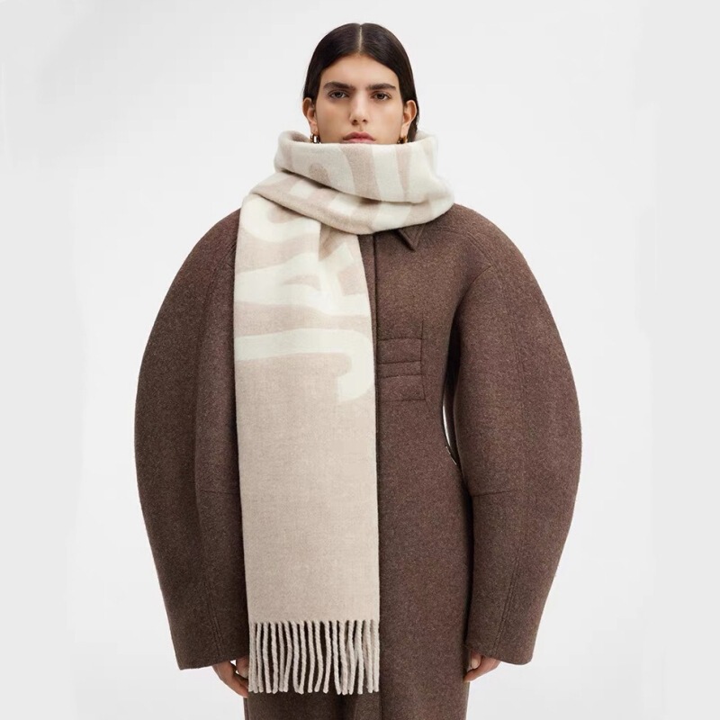 26 New Autumn and Winter Jacquemus Wool Scarves with Letter Jacquard Logo and Tassels, Unisex Style 26 New Autumn and Winter Jacquemus Wool Scarves with Letter Jacquard Logo and Tassels, Unisex Style