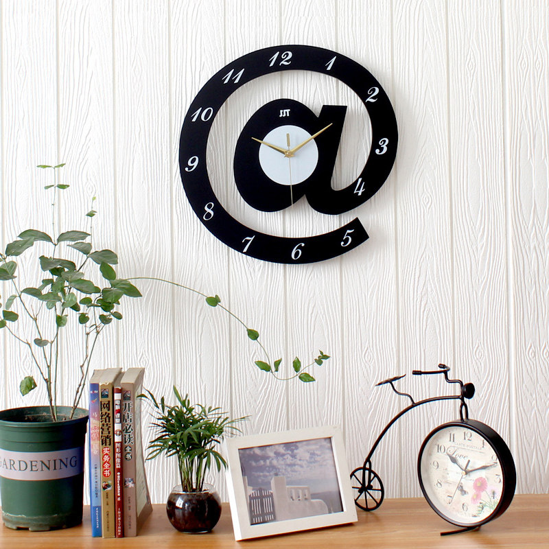 Cartoon wall clock living room creative cute modern clock home fashion simple children's decoration hanging watch clock hanging wall