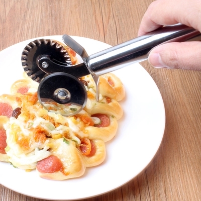Stainless steel double-wheel pizza knife Slice lace knife Pizza cutter Crisp wheel knife Pizza hob baking tool