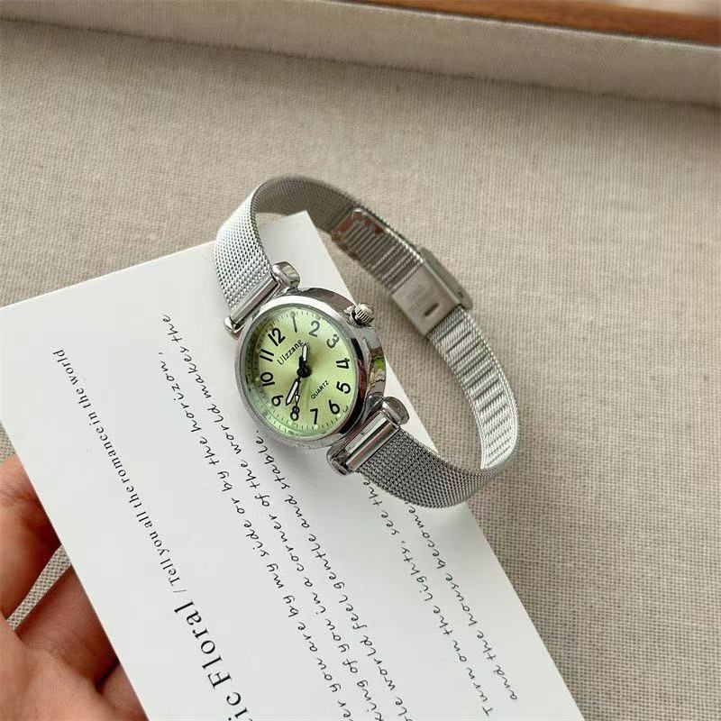Ins Cool Style High-End Elegant Exquisite Silver Mesh Strap Small Dial Watch for Women with Good Looks and Simple Luminous Design for Students