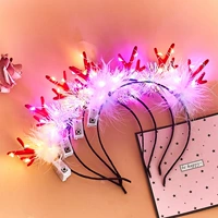 Светящиеся рога с перьями