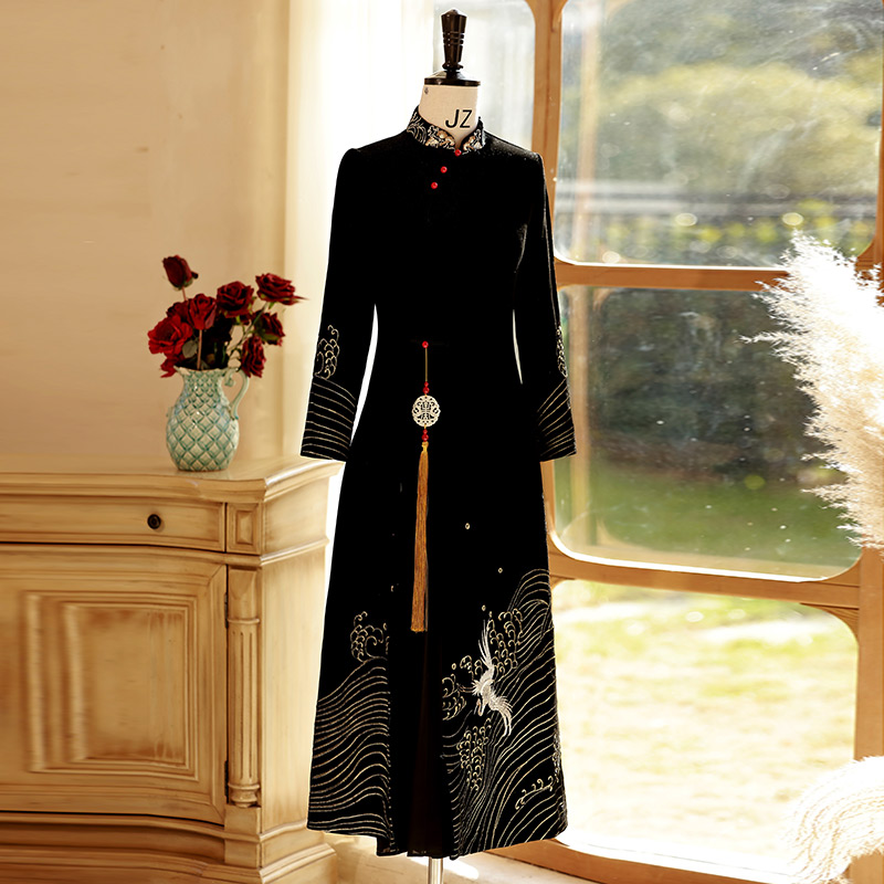 刺繍入りゴールドベルベットアオザイ改良チャイナドレス2025年新作女性民族風レトロ長袖母子服春秋