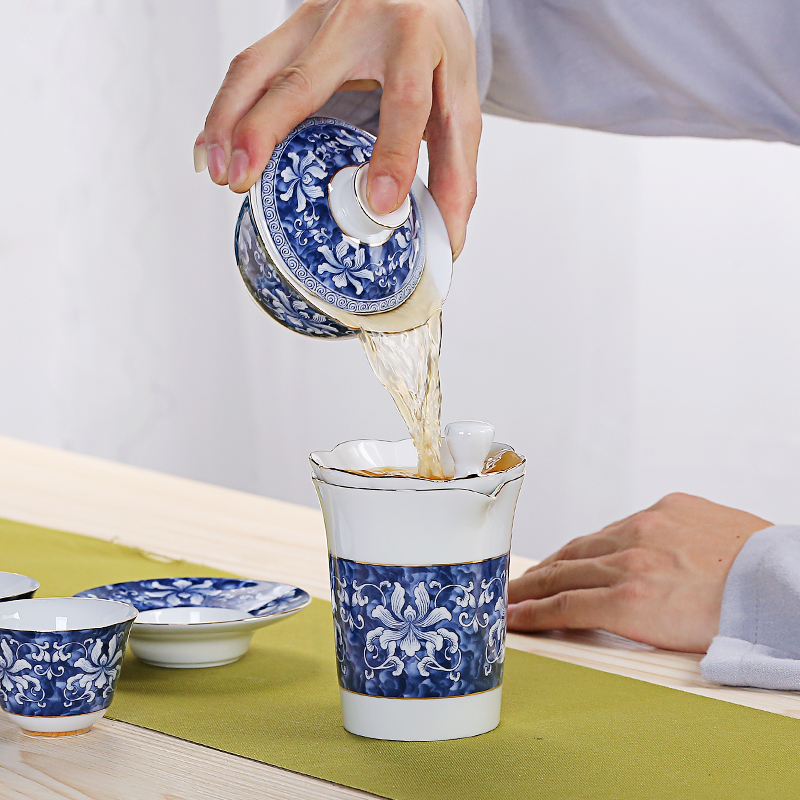 & old, blue and white porcelain paint tureen ceramic three only three of the bowl cups white porcelain to use home tea bowl of tea cups