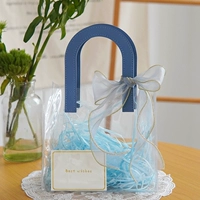 Модель придурки с синими сумочками лафита