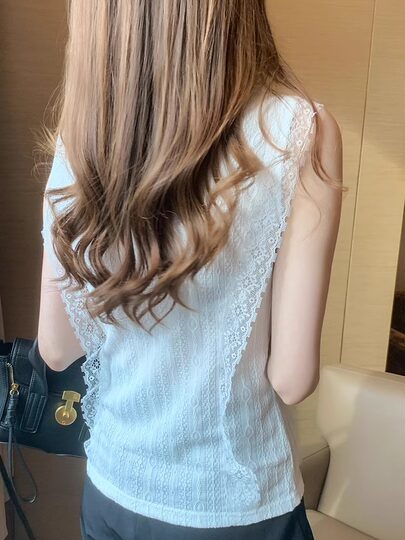 Camisole women's 2025 summer new design lace suit with bottoming shirt temperament French top