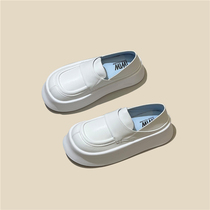 A new push can two thick Leforth shoes and a lady shoes with a piss pastry casual shoes