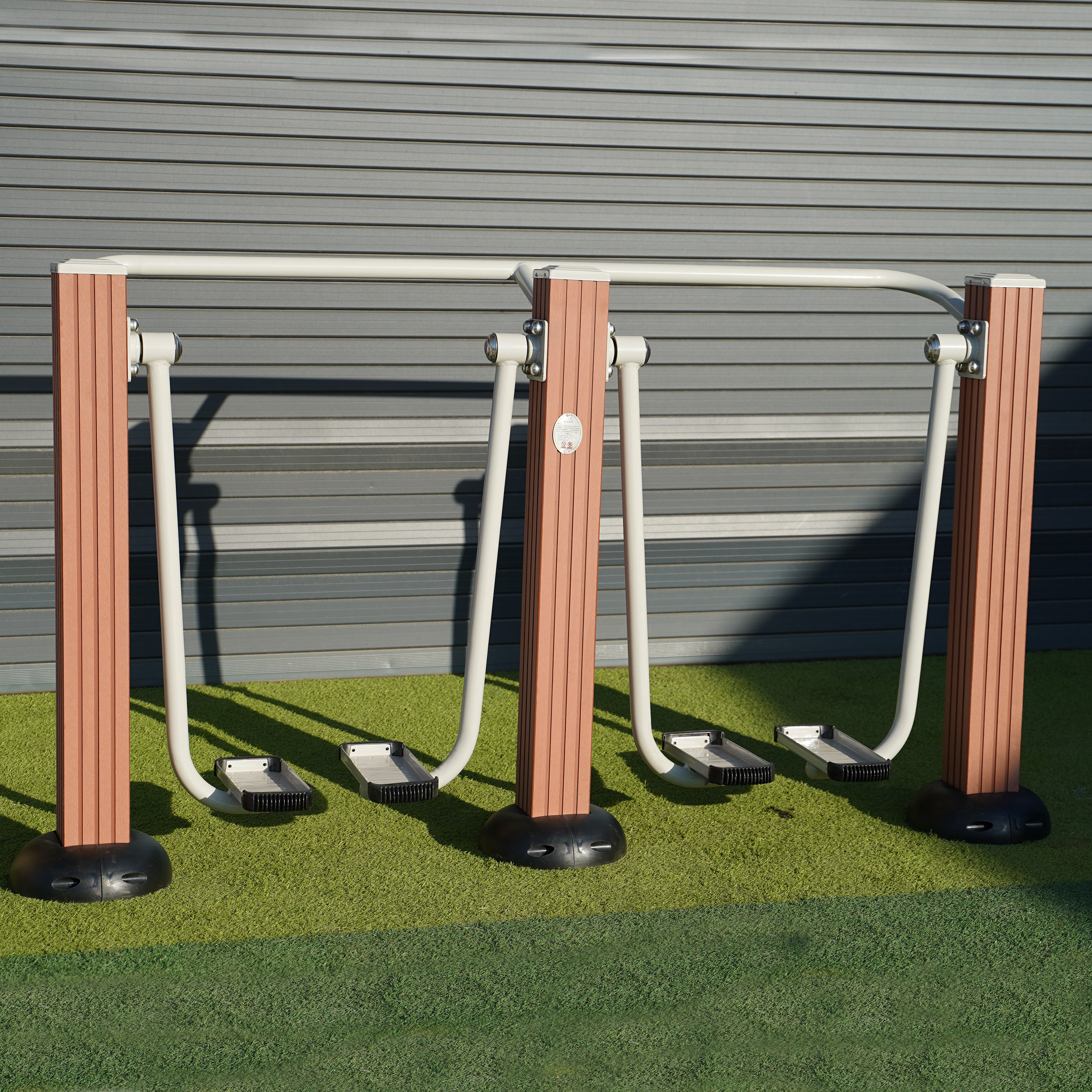 New rural path of plastic wood-style space walker single-person Faroe Outdoor Park Outdoor fitness equipment area