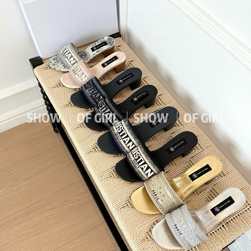 Show of Girl Quality Upgrade! Classic Embroider/Rhinestone Flats/High Thick Heel One-Strap Slippers Show of Girl Quality Upgrade! Classic Embroider/Rhinestone Flats/High Thick Heel One-Strap Slippers