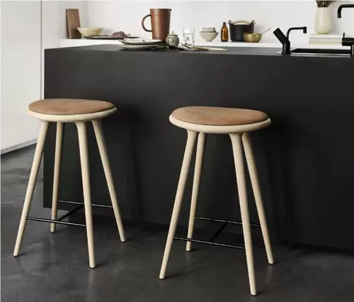 Минималистский стиль северного стиля Pure с твердым деревом табурет высокий стул Matt Designer Новый креативный кожаный стул стул стул