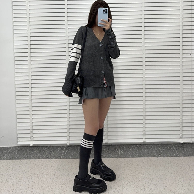 It Trendy Brand Tb Wool Knitwear Gd Star Same Style Male and Female Couple Knitwear V Neck Slim Cardigan Long-Sleeved Jacket It Trendy Brand Tb Wool Knitwear Gd Star Same Style Male and Female Couple Knitwear V Neck Slim Cardigan Long-Sleeved Jacket