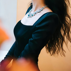 Вечерние платья 黑色晚礼服高端缎面轻奢高级感宴会气质年会端庄大气主持人礼服裙 Aiyueni