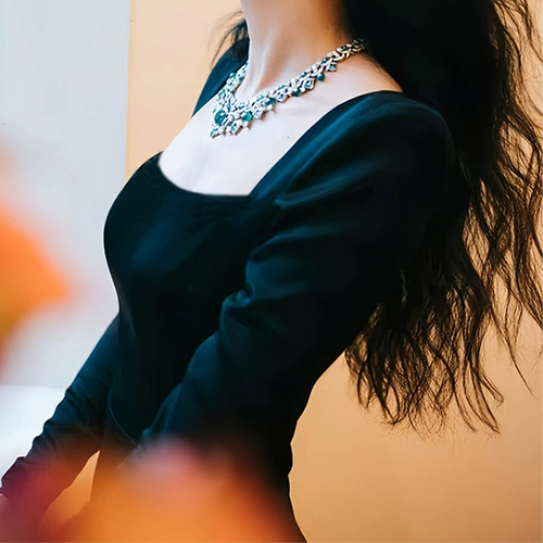 Черное элегантное элитное вечернее платье, изысканный стиль