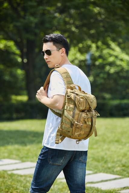 ຖົງເອິກຂະຫນາດໃຫຍ່ saddle bag multi-functional waterproof Oxford cloth camouflage photography shoulder crossbody bag outdoor sports tactical bag