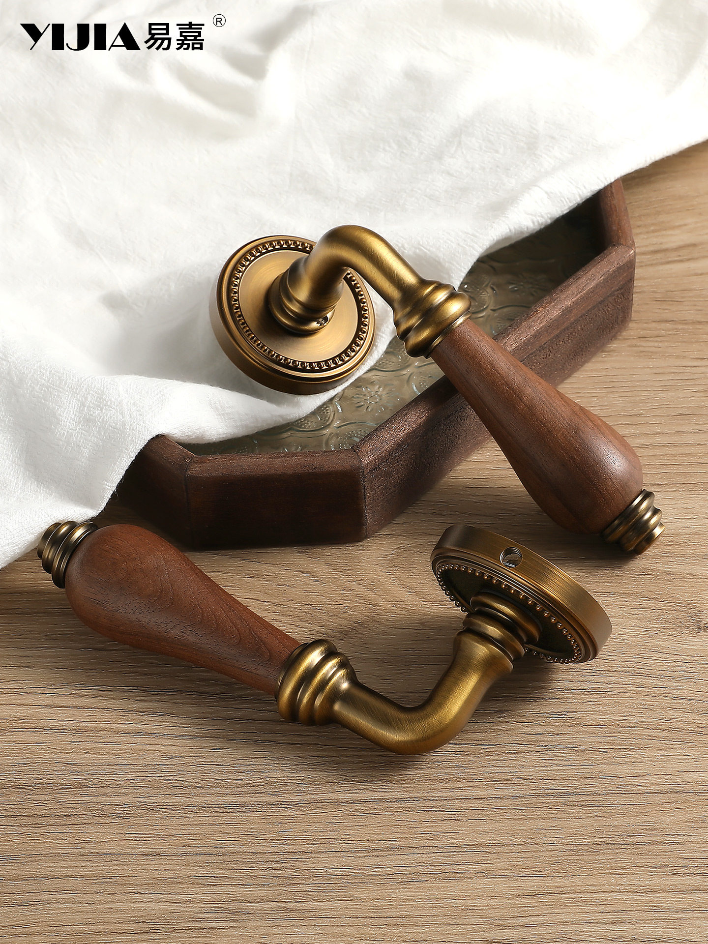 French-Style Vintage Yellow Bronze Bedroom Door Lock, Antique-Style Household Indoor Walnut Door Lock Handle