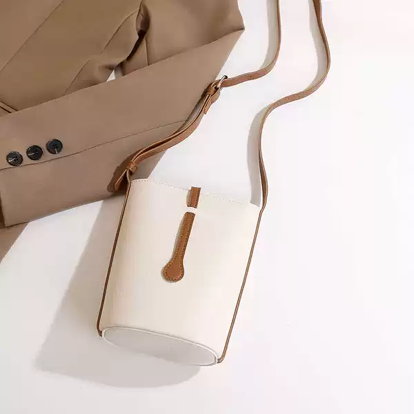 Товары от 恋上猫BAG STUDIO