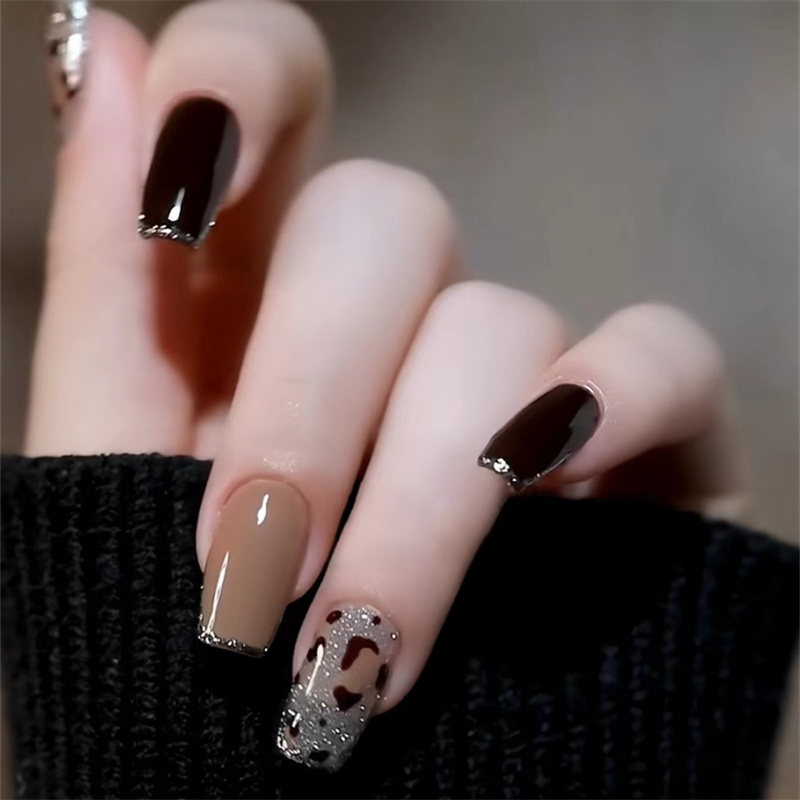 Autumn and Winter Leopard Print Cat-Eye Deep Cherry Red Wearable Nails with Hand-Painted Platinum Edge, High-End, Complexion-Enhancing, Elegant Nail Art