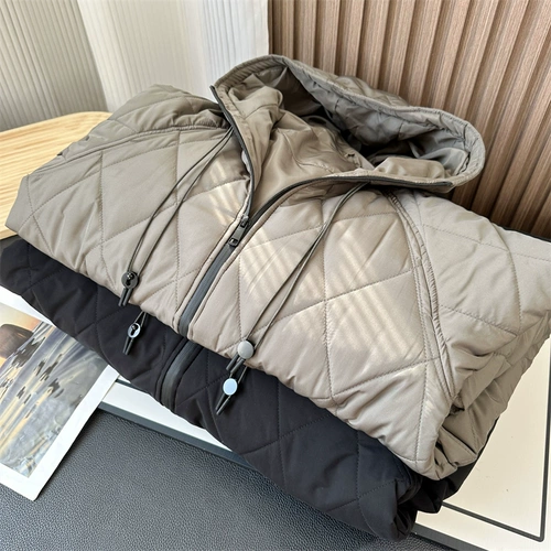 Куртка с капюшоном, пуховик, Испания, средней длины