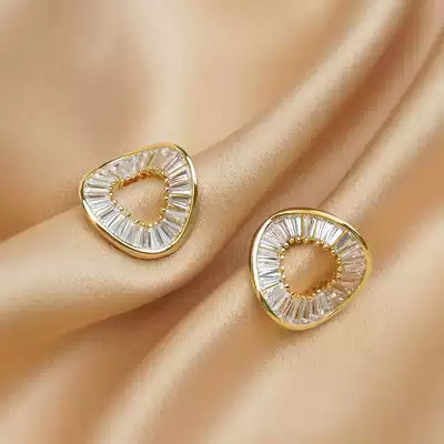 Ear needle female 2021 new trendy summer sterling silver ins style simple earrings niche design sense high-end light luxury earrings female