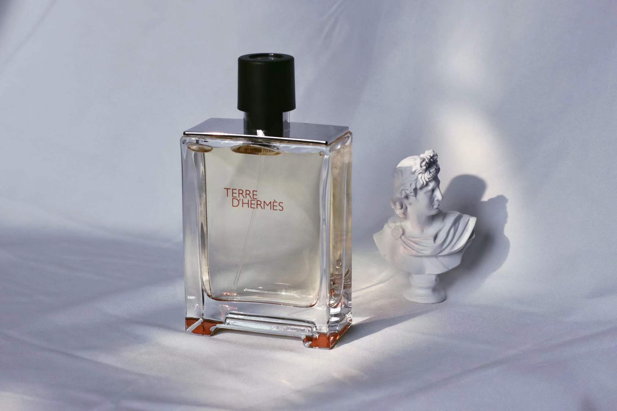 Spot Love Marsee Hermes Earth Men Perfume 100ml is loaded with light incense