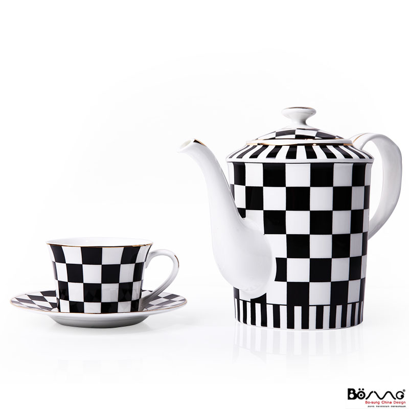 European ceramic coffee set English afternoon tea set in Italy, black and white case safflower tea saucer gift box packaging sales