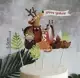 Карточка с зеленым листом коричневого лесного животного