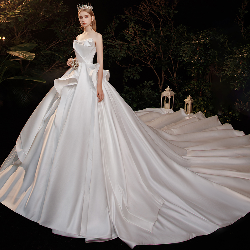 Satin main wedding dress 2021 new temperament bride small man light 2020 vintage go out yarn trailing bandeau
