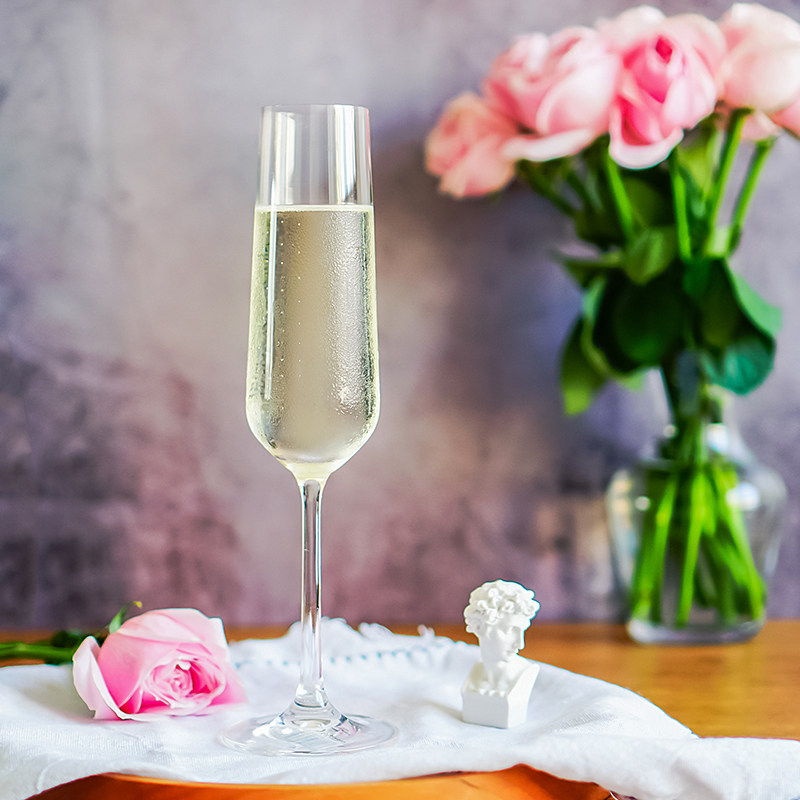 Take a shipment with wine and enjoy small bubble champagne glass and simple atmosphere