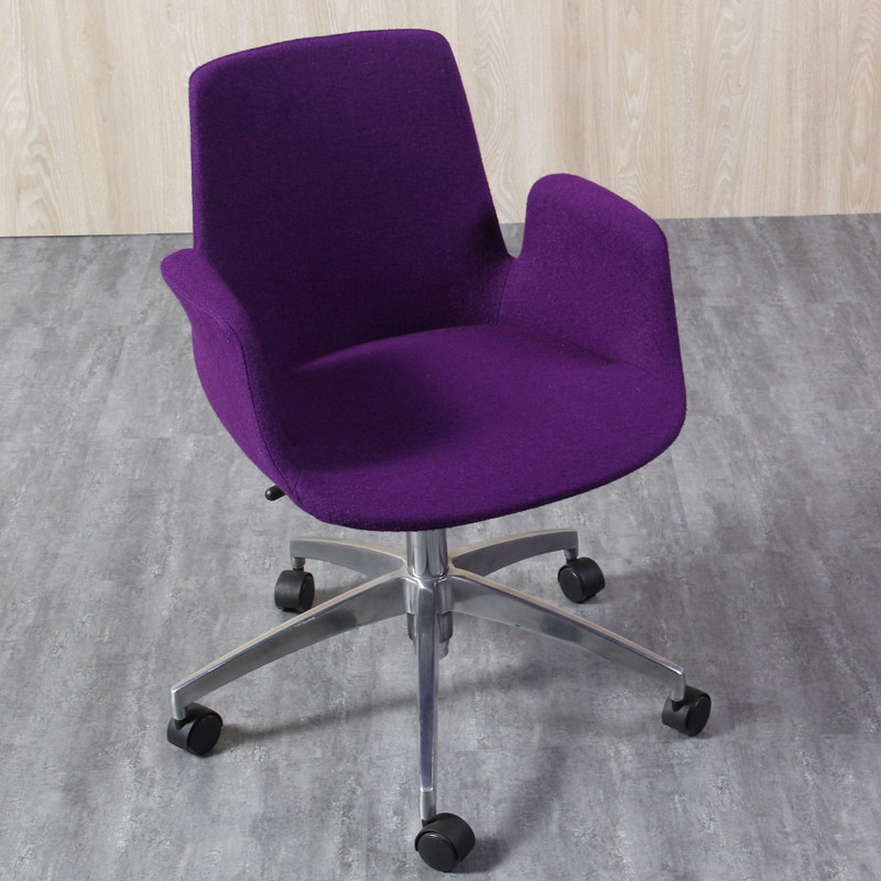 Купить кресло для посетителей Простой современный конференц-зал ...