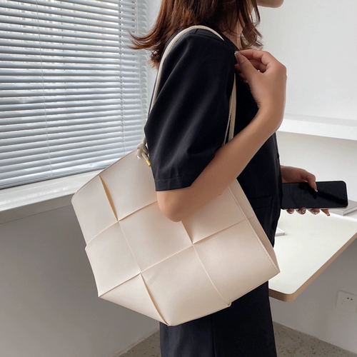 Небольшая дизайнерская вместительная и большая сумка через плечо, модная плетеная сумка на одно плечо, французский стиль, изысканный стиль, коллекция 2021