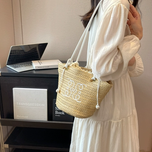 Соломенная модная сумка подмышку, коллекция 2023