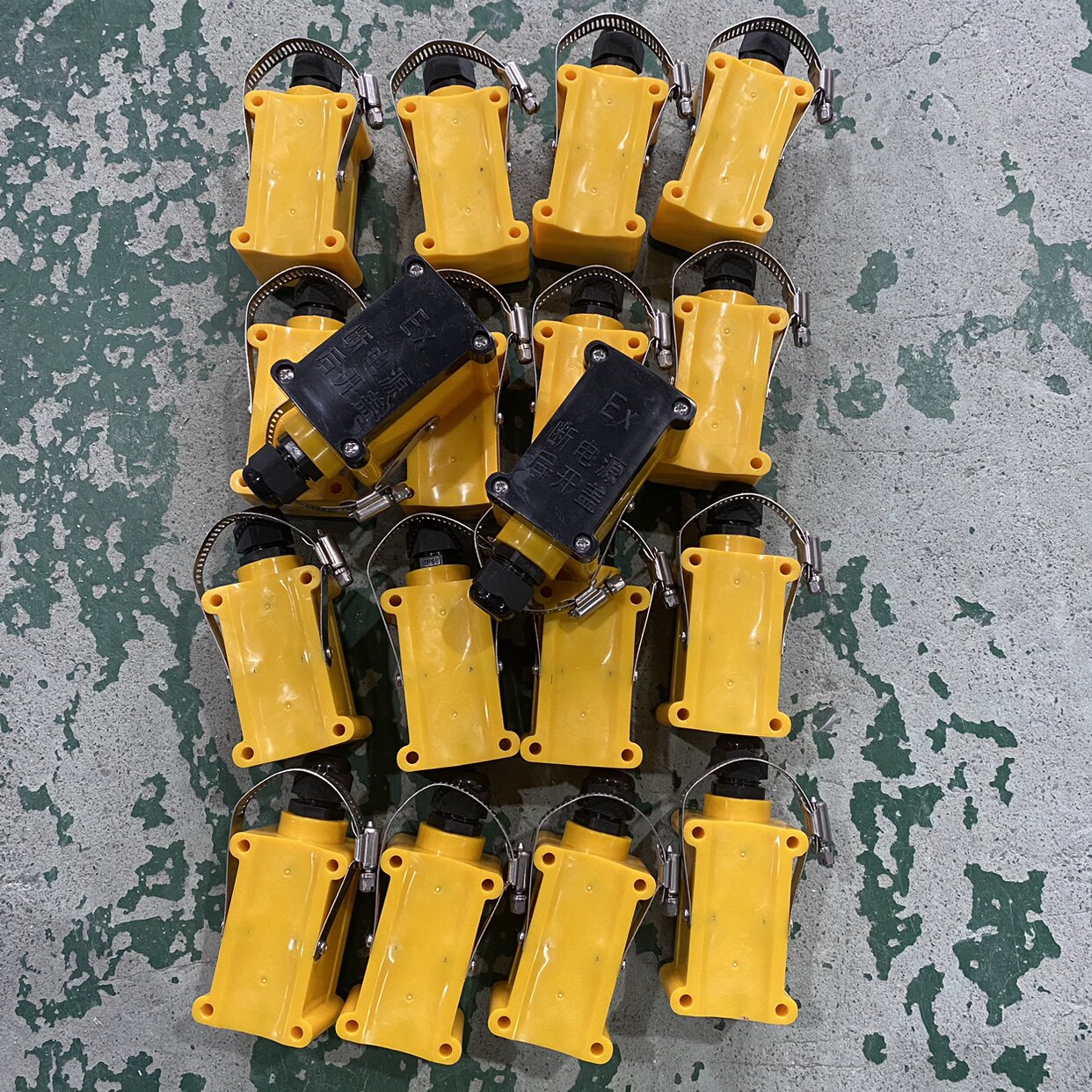 Уровнемер жидкости 磁翻板液位计捆绑式液位开关 触点型 保持型 常温 高温 防爆