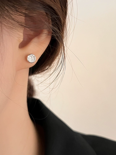 Изысканные маленькие серьги, серебро 925 пробы, простой и элегантный дизайн, легкий роскошный стиль, коллекция 2023