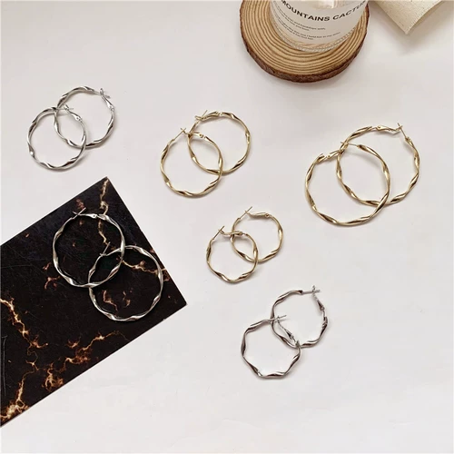 Брендовые универсальные серьги, популярно в интернете, простой и элегантный дизайн