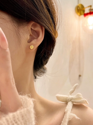 Изысканные маленькие серьги, серебро 925 пробы, простой и элегантный дизайн, легкий роскошный стиль, коллекция 2023