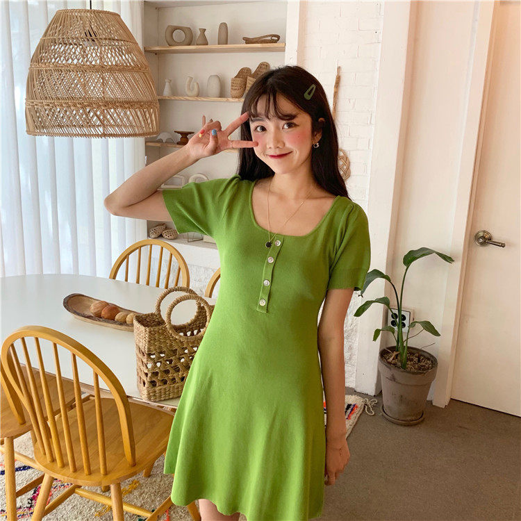 Retro single-breasted, form-fitting knitted dress that exposes the collarbone pic 14