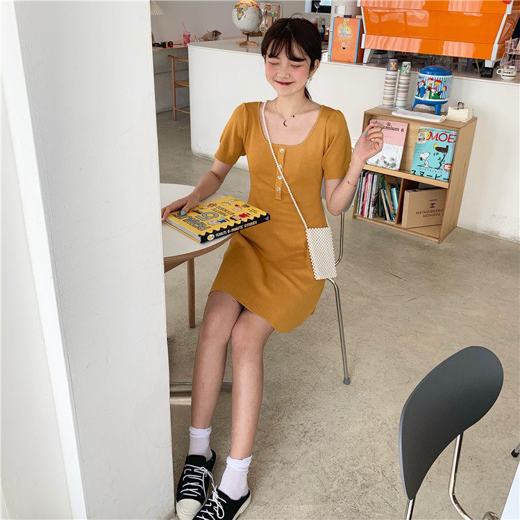 Retro single-breasted, form-fitting knitted dress that exposes the collarbone pic 40